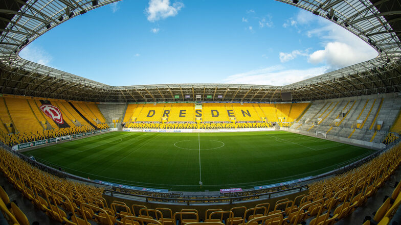 Heute erwartet Dynamo den VfB Stuttgart im fast leeren Rudolf-Harbig-Stadion. Nur rund 300 "Funktionsträger" dürfen rein, inklusive der beiden Teams. Zuschauer sind ausgeschlossen.