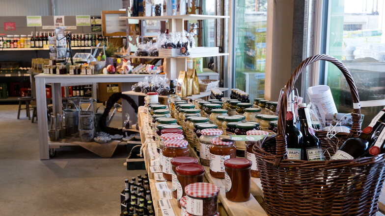 In der Regional-Ecke im "Görlitzer Landmarkt" finden sich viele Produkte aus Görlitz, Zittau und Umgebung, darunter viele Lebensmittel.