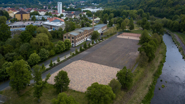 Der Festplatz am Lindenhof in Roßwein wird ab 22. Mai freitags und sonnabends zum Autokino. Während der Vorstellungen können 100 Fahrzeuge platziert werden.