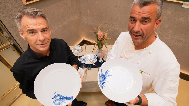 Meissen-Chef Tillmann Blaschke (links) liefert mit Blue Treasures ein neues Service, das genau auf die Bedürfnisse von Gourmet-Koch und Fischrestaurant-Chef Gerd Kastenmeier zugeschnitten ist.