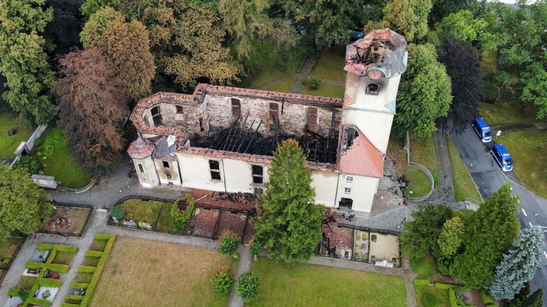 In the night of August 4, 2023, the Großröhrsdorf town church burned down completely.  The police are still investigating the cause.