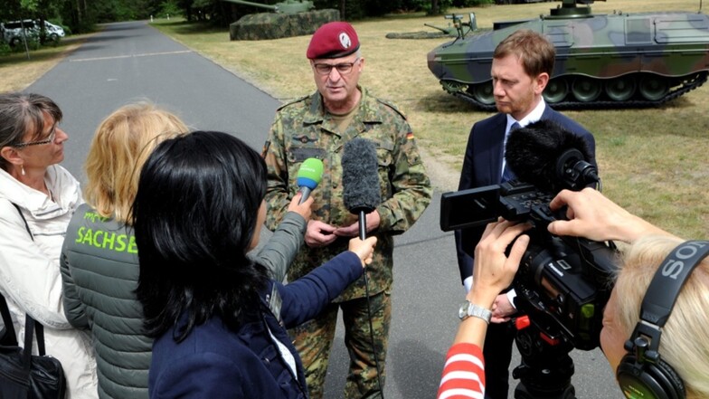 Stellten sich den Fragen der Medien: General Eberhard Zorn und Ministerpräsident Michael Kretschmer
