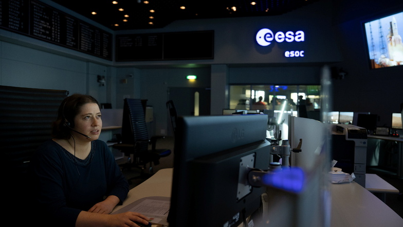 Angela Dietz, Missionsingenieurin bei der Jupiter-Mission der Europäische Weltraumorganisation im im Europäischen Raumflugkontrollzentrum wird ab Donnerstag die Raumsonde Juice betreuen.