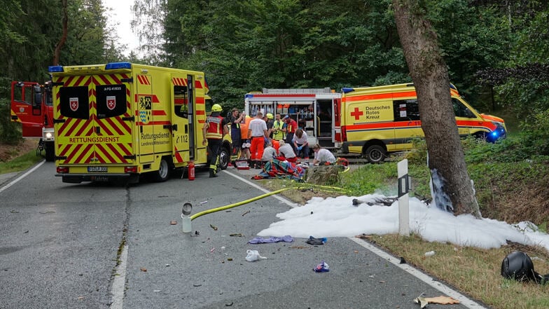 In der Nähe von Grillenburg ist ein Ehepaar bei einem Motorradunfall ums Leben gekommen.