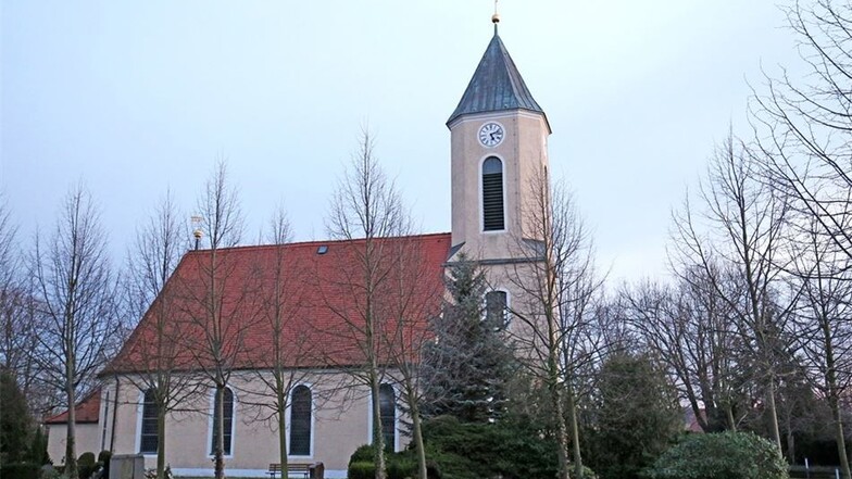 Bllick auf die Kirche in Röderau.
