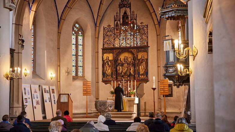 In den Gottesdiensten, wie auch hier in der Marienkirche in Dohna, darf wieder gesungen werden.