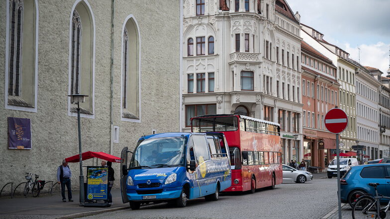 Um Stefan Menzels Touristenbusse gab es schon in der Vergangenheit Ärger, dieses Mal geht es um das Areal, auf dem sie parkten.