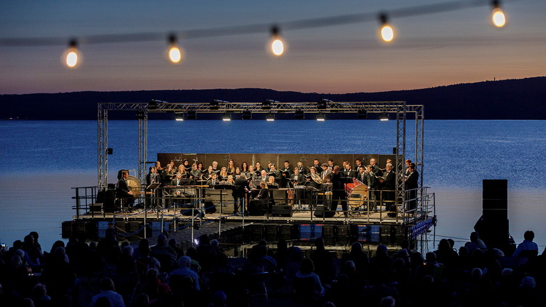 Voriges Jahr führte der Chor der Europa-Chor-Akademie "Carmina Burana" auf einer schwimmenden Bühne am Nordoststrand des Berzdorfer Sees auf. Diesmal wird es Beethoven.