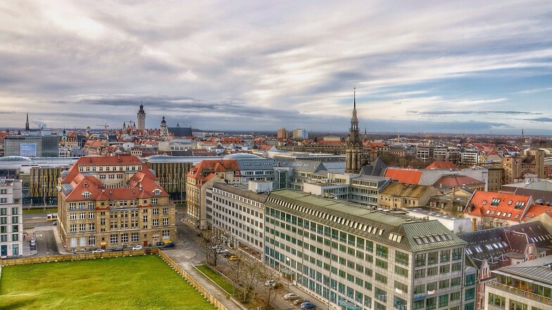 Leipzig ist schon jetzt dicht besiedelt. Durch die steigende Einwohnerzahl steigt auch der Bedarf an bezahlbaren Wohnungen. Mit neuen Regelungen will die Stadt die Mieten langfristig auf einem akzeptablen Niveau halten.