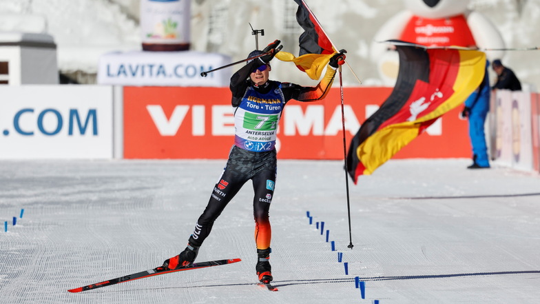 Sachsens bester Biathlet Justus Strelow hat mit Vanessa Voigt das Single-Mixed-Rennen beim Biathlon-Weltcup in Antholz gewonnen und damit für den ersten deutschen Sieg in dieser Disziplin seit der Einführung im Februar 2015 gesorgt.