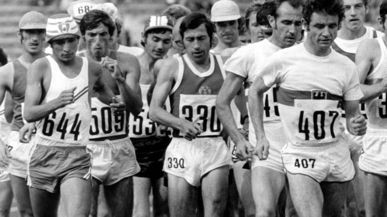 Die Leistungen der DDR-Spitzensportler (wie hier die 50-Kilometer-Geher bei Olympia 1972) sollten mit an Amateursportlern getesteten Trainingsmethoden verbessert werden.