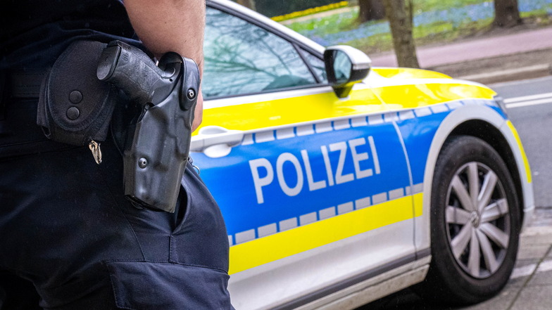 Die Polizei ermittelt in Neukirch/Lausitz, nachdem dort zwei junge Männer eine Explosion verursacht haben.