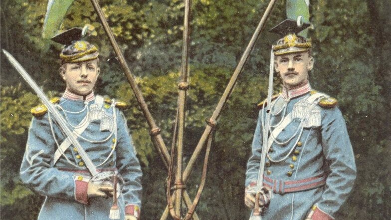 Farbenfroh: Eine Postkarte aus dem Verlag Emil Richter Oschatz zeigt Angehörige des Ulanenregiments – etwa um 1900.