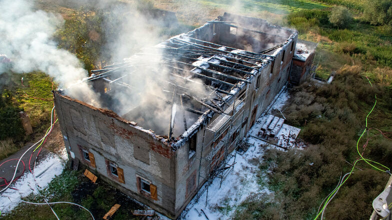 Beim Brand eines Hauses in Kalthausen ist es Nachbarn angst und bange geworden.
