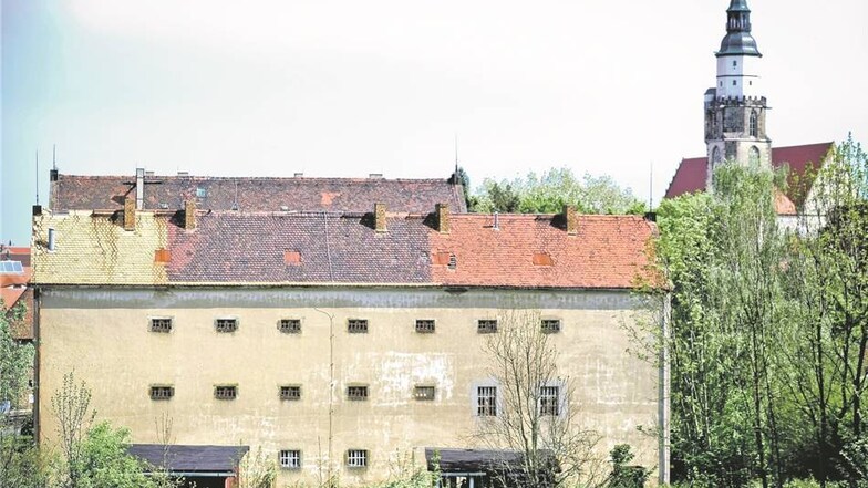 Das ehemalige Kamenzer Gefängnis am Damm ist in Privatbesitz. Weil es nicht unter Denkmalschutz steht, darf es auch abgerissen werden.