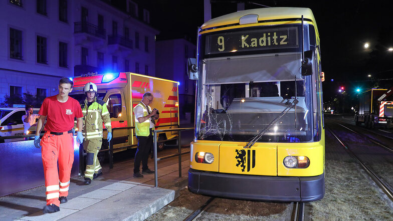 Fußgänger wird in Dresden von Straßenbahn erfasst