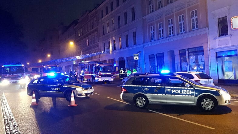 Am Freitagmorgen um 5.30 Uhr wurde die Feuerwehr in Görlitz zu einer unklaren Lage "Rauchgeruch in einem Treppenhaus" alarmiert.