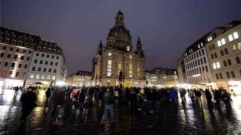 Am Sonntag vor zwei Wochen hatte Pegida noch mehr als 17.000 Menschen in Dresden mobilisieren können.