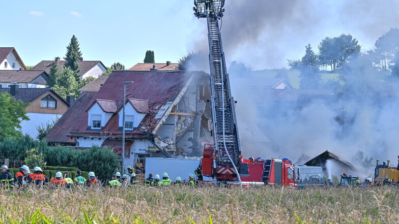 Die Doppelhaushälfte des Paares in Rohrbach an der Ilm war am Donnerstagmittag in die Luft geflogen. Das schwer beschädigte Nachbarhaus wurde inzwischen abgerissen.