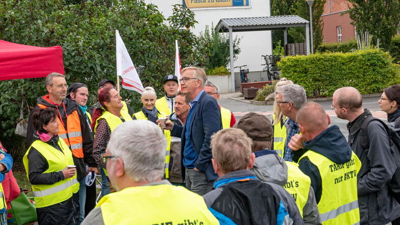 Linke-Spitzenpolitiker bei Teigwaren-Streik