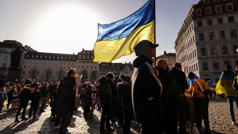 Eine der zwei Demonstrationen, die für Solidarität mit der Ukraine, soll am 24. Februar auf dem Neumarkt stattfinden.