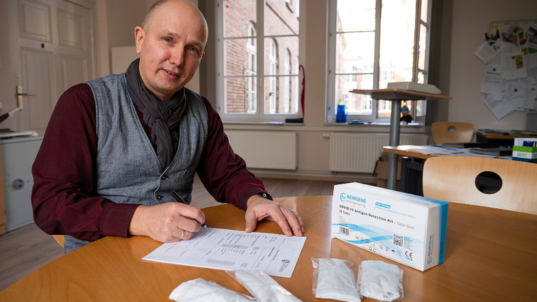Schulleiter zwischen Halbjahresinformation und Corona-Tests: Thomas Warkus, der in Görlitz die Oberschule Innenstadt leitet.
