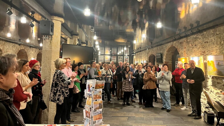 Über 100 Besucher kamen zur Ausstellungseröffnung von Brigitte Hausmann im Kulturschloss Großenhain.