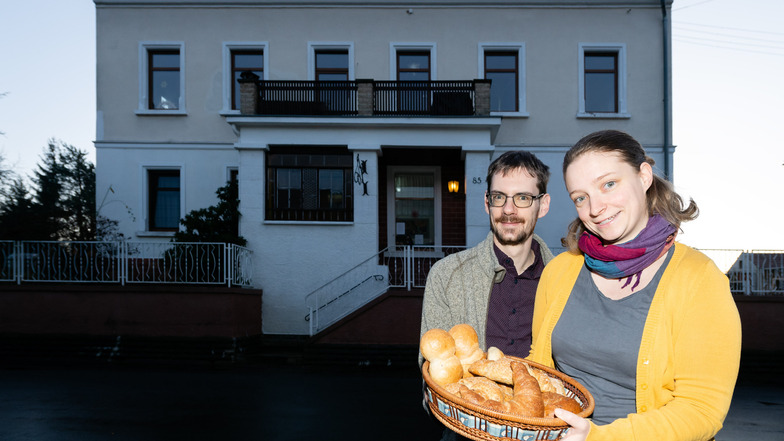 Familie Pfitzner aus Helmsdorf sucht einen neuen Betreiber für den Bäckerladen in ihrem Haus.
