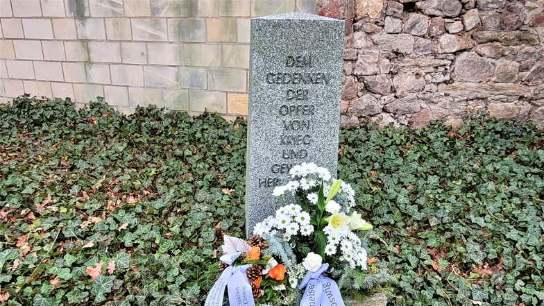 Der Stein an der Karrasburg ist am 27. Januar der Endpunkt des Gedenkens in Coswig.