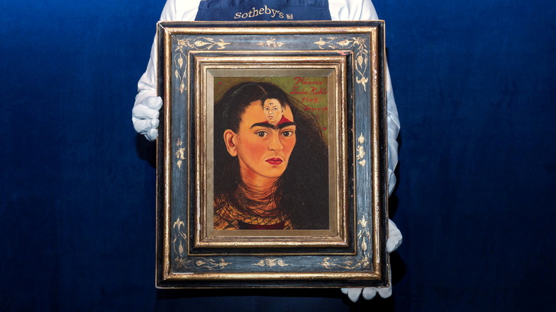Selbstporträt der mexikanischen Künstlerin Frida Kahlo (1907-1954 ). Das Werk wurde bei den diesjährigen traditionellen New Yorker Herbstauktionen des Auktionshauses Sotheby's für einen Rekordwert versteigert.