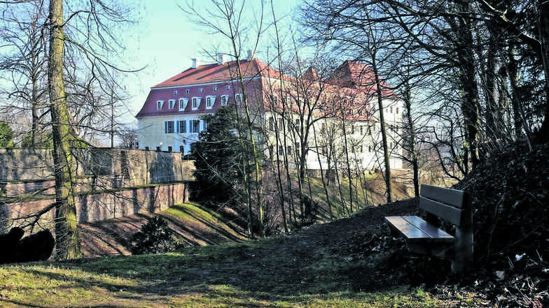 Schloss Siebeneichen - unterhalb davon befindet sich der Park.