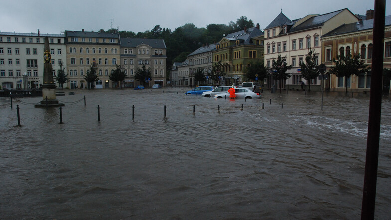 Sebnitz am 7. August 2010: Der Markt stand komplett unter Wasser.