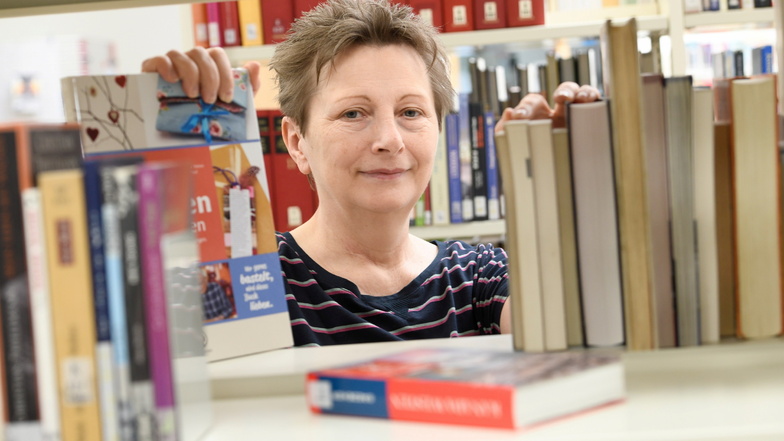 Die Leiterin der Bücherei in Freital Heike Thomas, liest gern Fantasyromane und Krimis.