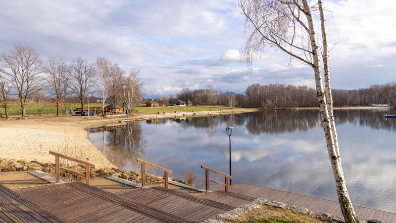 Der Krystina-See vor der Saisoneröffnung - Ostern werden die ersten Besucher erwartet.