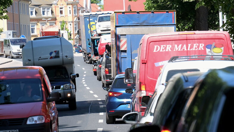 Auf der Zaschendorfer Straße ist nach wie vor Geduld gefragt. Verkehrsteilnehmer sollten eine halbe Stunde mehr Zeit einplanen.