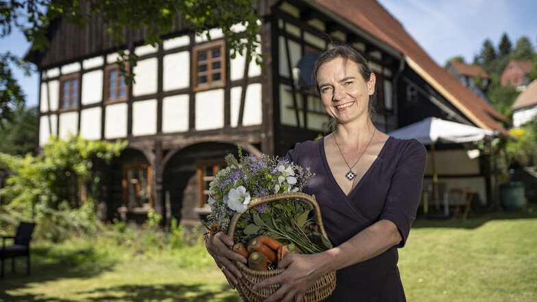 Anja Nixdorf Munkwitz – betreibt die Initiative „Ein Korb voll Glück“ und wirbt damit für regionale Produkte, sie vernetzt die Erzeuger des Landkreises. Sie ist auch eine der Initiatorinnen der regionalen Marktschwärmer im Unbezahlbarland.