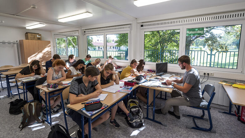 In manchen Schulen wie hier in Görlitz müssen die Schüler schon in Containern unterrichtet werden. Hier wird sogar eine neue Oberschule gebaut.