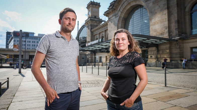 Anne Holowenko und Lutz Hoffmann fordern eine Umgestaltung des Platzes vor dem Dresdner Hauptbahnhof Ost.