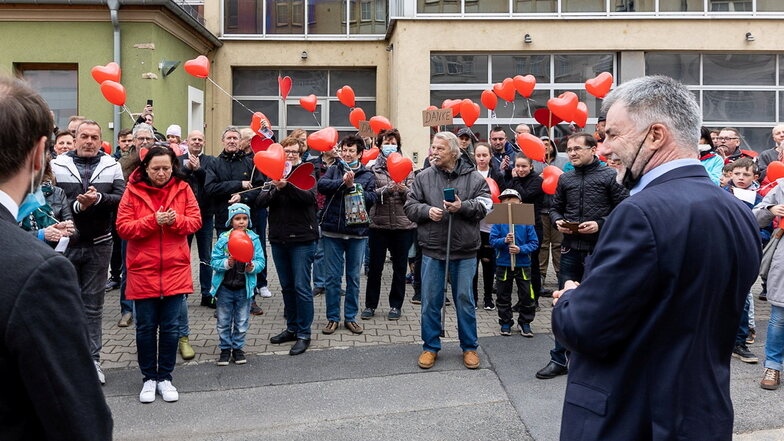 Etwa 120 Freitalerinnen und Freitaler dankten am Donnerstag Oberbürgermeisters Uwe Rumberg.