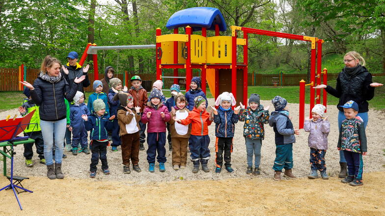 Die Kinder und Erzieher vom Dittelsdorfer Kindergarten "Schwalbennest“ haben für diesen Tag ein kleines Programm zusammengestellt.