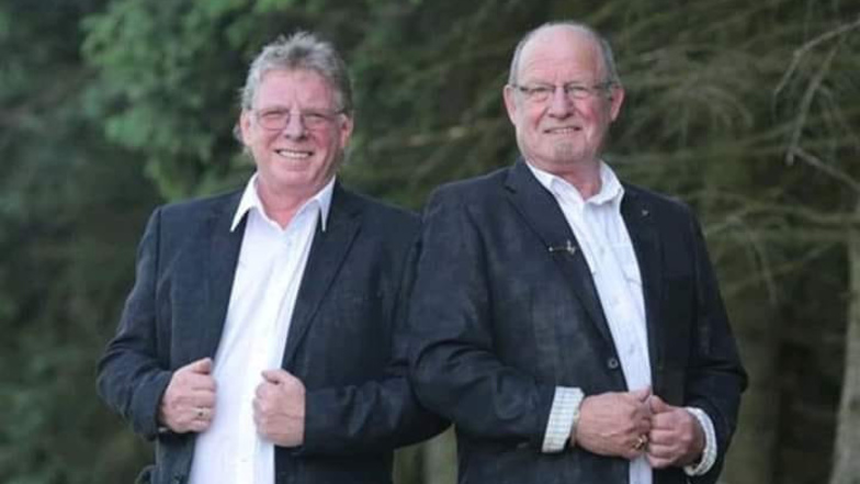 Karl-Heinz (l.) und Werner Kieslich sind das Duo Rendezvous. Die beiden Kamenzer traten jetzt kostenlos vor Pflegeheimen auf.