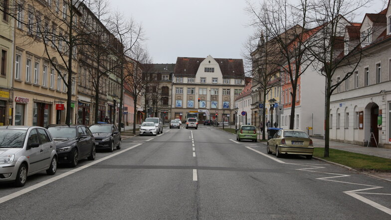 Blick von der Breiten Straße in Richtung Volkshauskreuzung: Die Trasse wird vorübergehend Einbahnstraße.