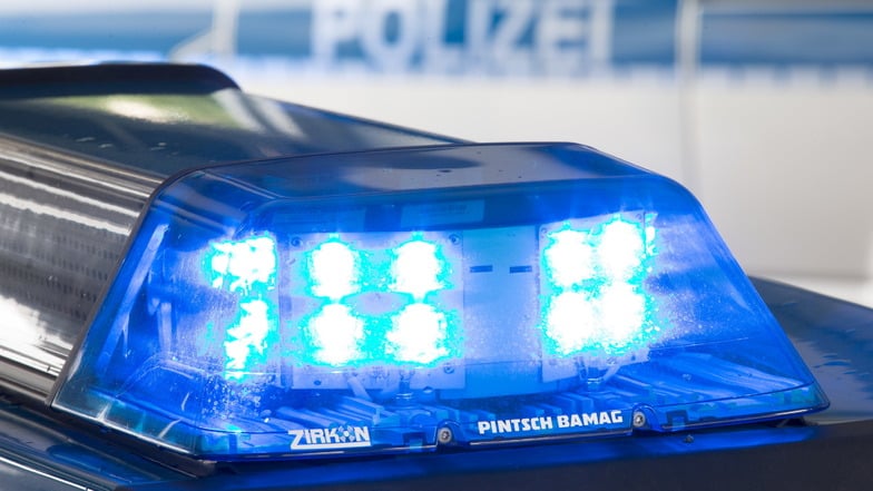 Die Polizei erwischt in Ebersbach einen Einbrecher auf frischer Tat.