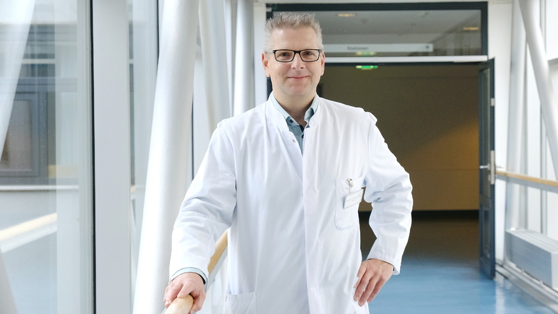 Prof. Oliver Stöltzing ist Chefarzt des Zentrums für Allgemein-
und Viszeralchirurgie und Leiter des Darmkrebszentrums am Elblandklinikum Riesa.