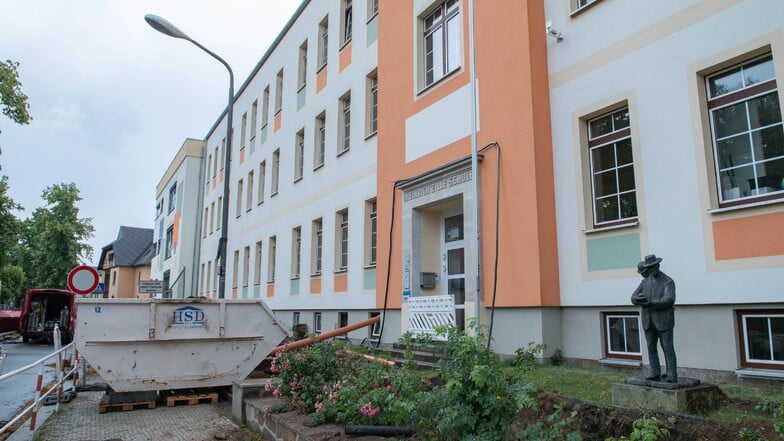 Die Heinrich-Zille-Oberschule Radeburg wird derzeit komplett saniert und erweitert. Hier redet man künftig auch wieder stärker über Berufsorientierung.