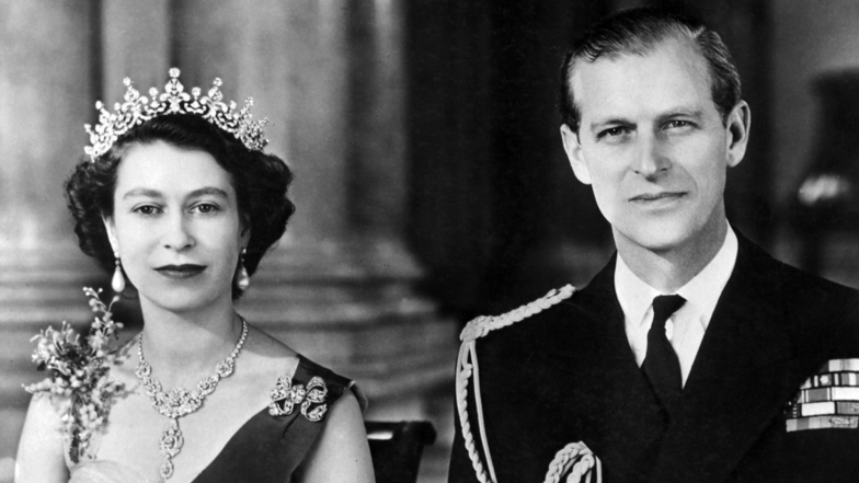 1954: Elizabeth II. mit ihrem Ehemann Prinz Philip,