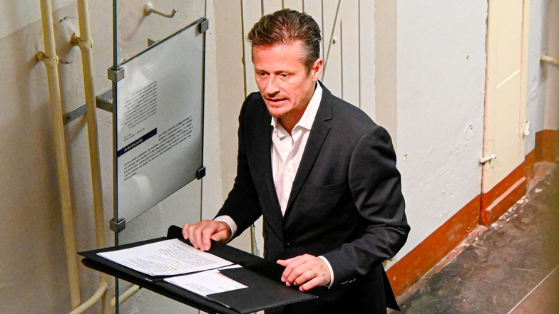 Der gebürtige Bautzener Roman Knižka gastierte jetzt mit seinem aktuellen Programm in der Gedenkstätte Bautzen.