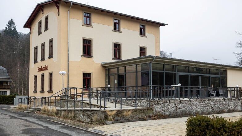 Ostern 2014 eröffnet, jetzt geschlossen - als Café. Stattdessen soll es mehr Kultur im alten Bahnhof in Gottleuba geben.