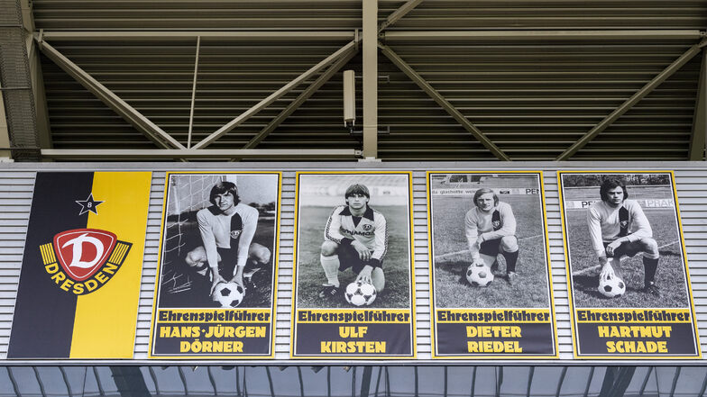 Hans-Jürgen "Dixie" Dörner ist Ehrenspielführer von Dynamo. Als Libero spielte er für die Schwarz-Gelben einst 392-mal in der DDR-Oberliga, kam in 65 Partien im Europapokal zum Einsatz. Außerdem bestritt er 100 Länderspiele für die DDR. Auf den Fotos nebe