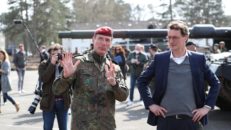 Brigadegeneral Stephan Willer (links) hat das Kommando an der Offizierschule des Heeres übernommen.